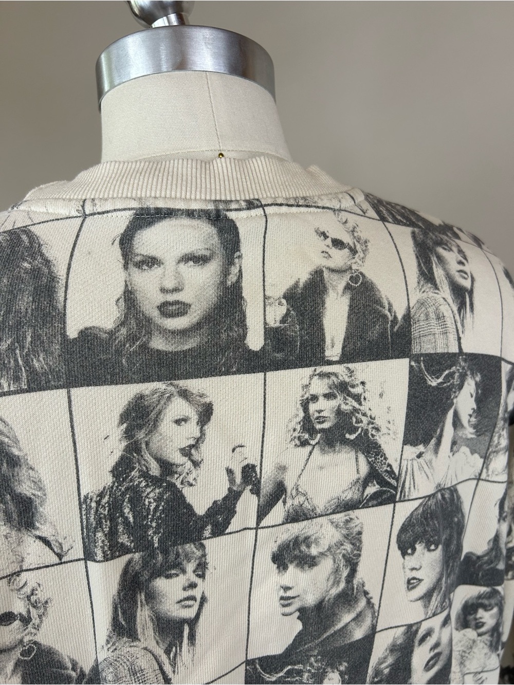 Taylor Swift The Eras Tour Beige Cropped Sweatshirt Sz Small - Picture 6 of 9